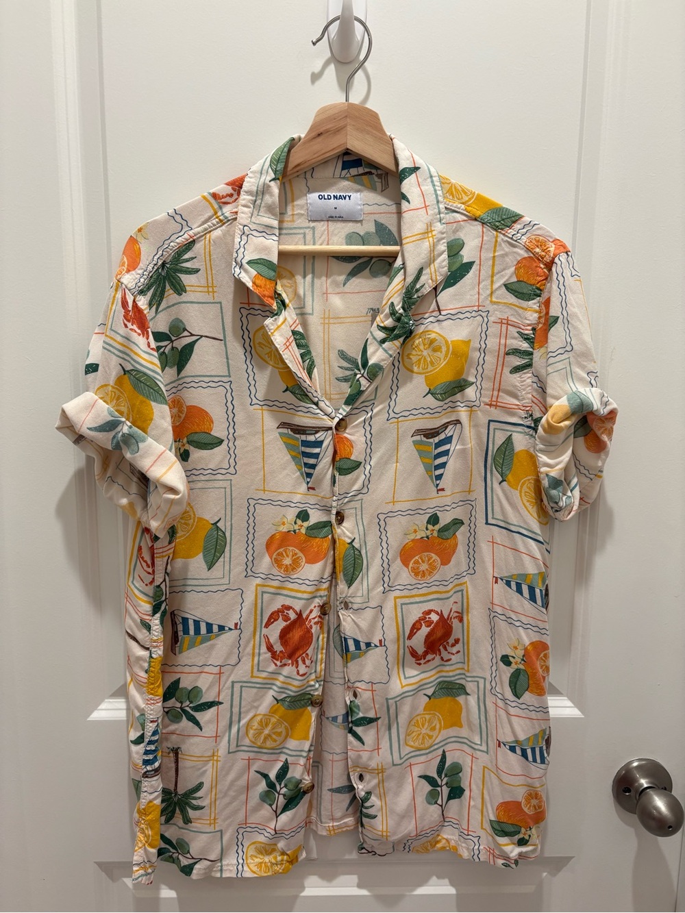 Old Navy Coastal Fruit & Nautical Print Button-Up Shirt / Men’s Medium - Picture 2 of 7